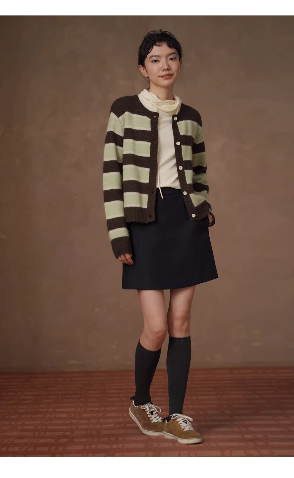 冬日衣櫥高舒基礎疊穿內搭高彈合身堆堆領顯瘦保暖上衣,冬日衣櫥高舒基礎疊穿內搭高彈合身堆堆領顯瘦保暖上衣,HBEW1173,冬日衣櫥高舒基礎疊穿內搭高彈合身堆堆領顯瘦保暖上衣,連帽抽繩,親膚柔軟