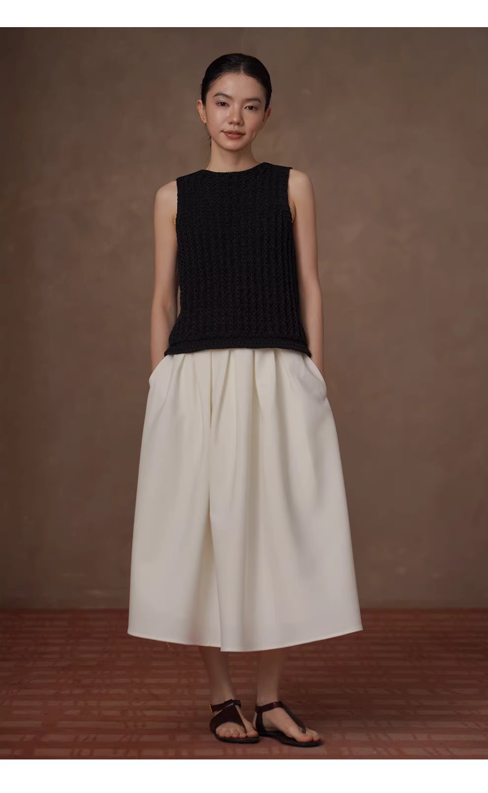 哥德肌理重工垂直絞花針織工藝半高領顯瘦無袖針織背心,哥德肌理重工垂直絞花針織工藝半高領顯瘦無袖針織背心,HBFS1045,哥德肌理重工垂直絞花針織工藝半高領顯瘦無袖針織背心,版型舒適,立體紋理