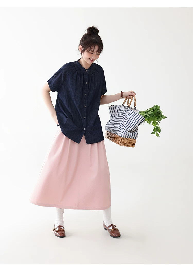 深藍色插肩袖單排扣牛仔襯衫女夏季新款寬鬆圓領上衣,深藍色插肩袖單排扣牛仔襯衫女夏季新款寬鬆圓領上衣,HBFS1104,深藍色插肩袖單排扣牛仔襯衫女夏季新款寬鬆圓領上衣,壓褶細節,俐落剪裁