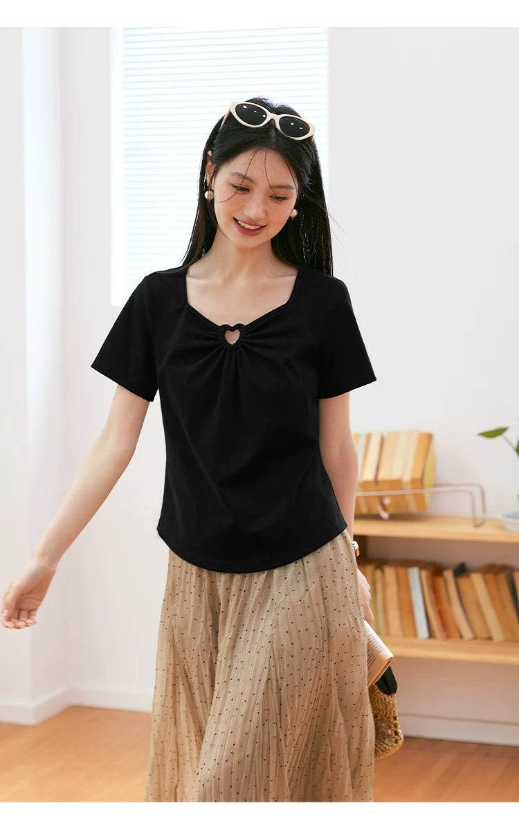 大尺碼夏裝方領黑色短袖T恤女2026新款法式絕美愛心鏤空上衣,大尺碼夏裝方領黑色短袖T恤女2026新款法式絕美愛心鏤空上衣,HBFS1232,大尺碼夏裝方領黑色短袖T恤女2026新款法式絕美愛心鏤空上衣,中大尺碼,愛心簍空