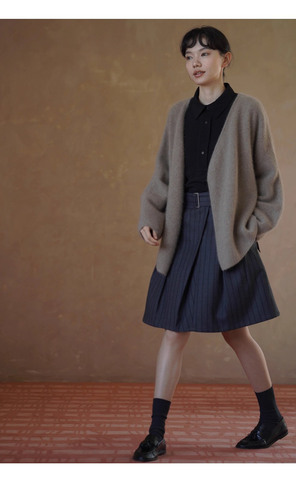 品質暗條紋肌理感斜門襟中長百褶高腰顯瘦學院風半身裙