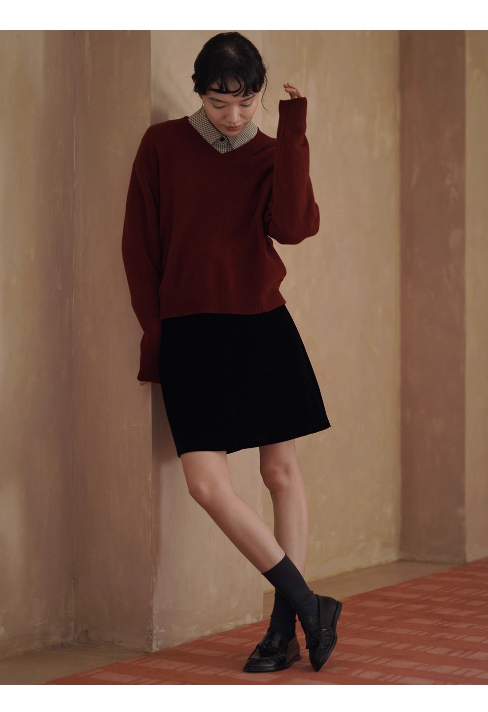 復古勃更第紅顯白柔軟山羊絨羊毛混紡顯瘦V領寬鬆毛衣女