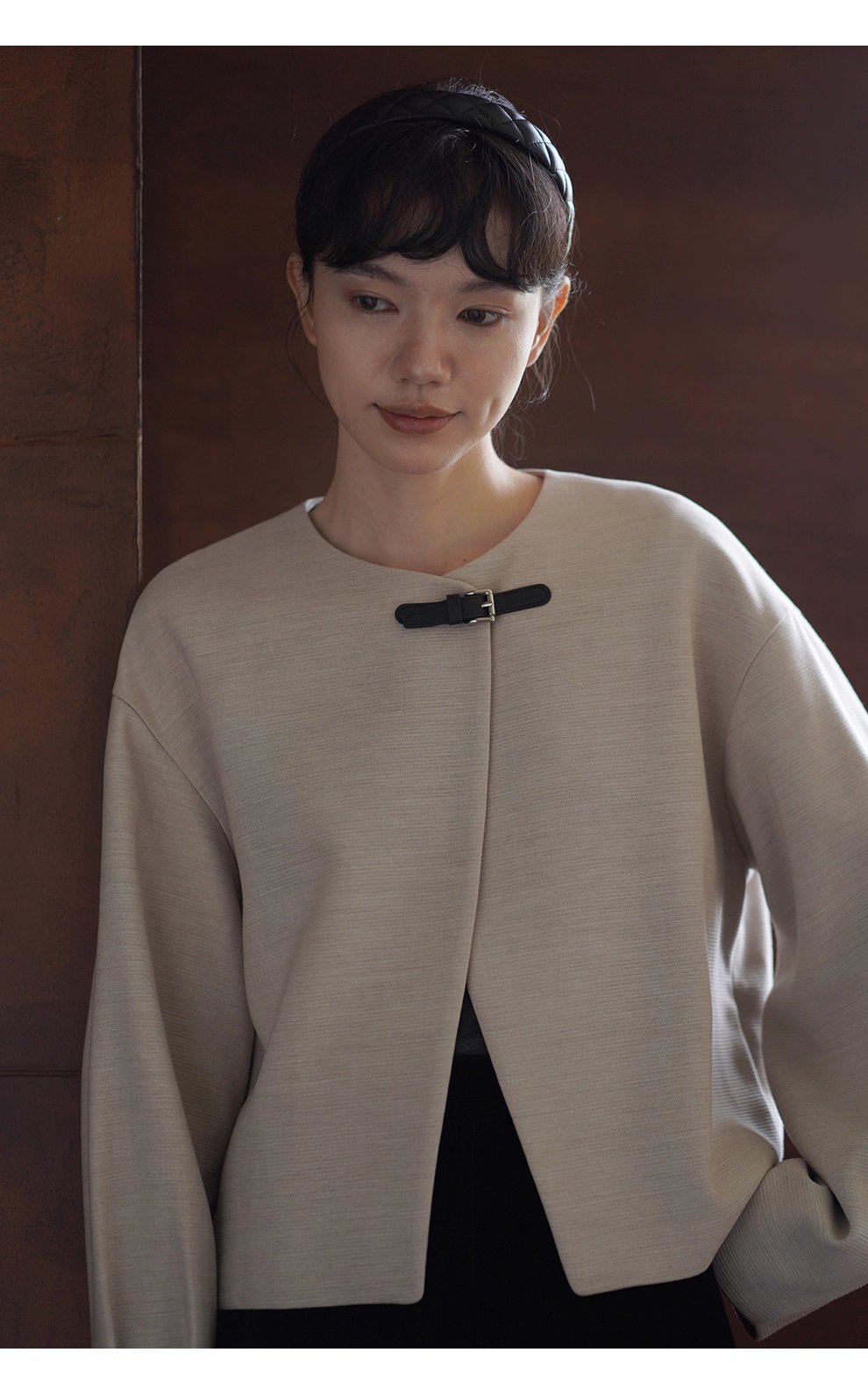 精巧皮袢系列羊毛精紡橫紋肌理感寬鬆圓領通勤西裝外套