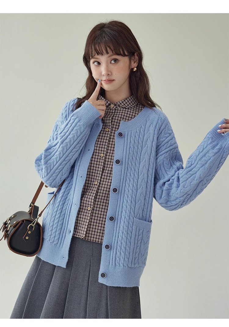 藍色麻花單排扣毛衣開襟衫女秋季新款慵懶長袖上衣,藍色麻花單排扣毛衣開襟衫女秋季新款慵懶長袖上衣,HBEW5068,藍色麻花單排扣毛衣開襟衫女秋季新款慵懶長袖上衣,圓領排扣,麻花針織