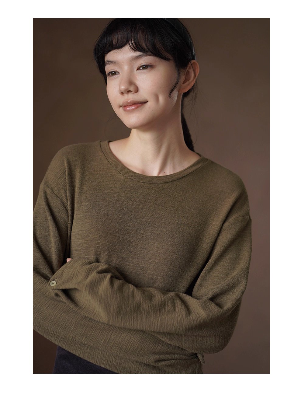 飄蕩蘆葦寬鬆上衣落肩顯瘦肌理圓領下擺開叉長袖內搭T恤