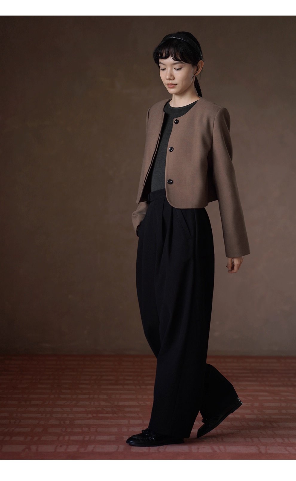 俐落入秋含羊毛西裝圓領短版小個子通勤顯瘦正肩外套