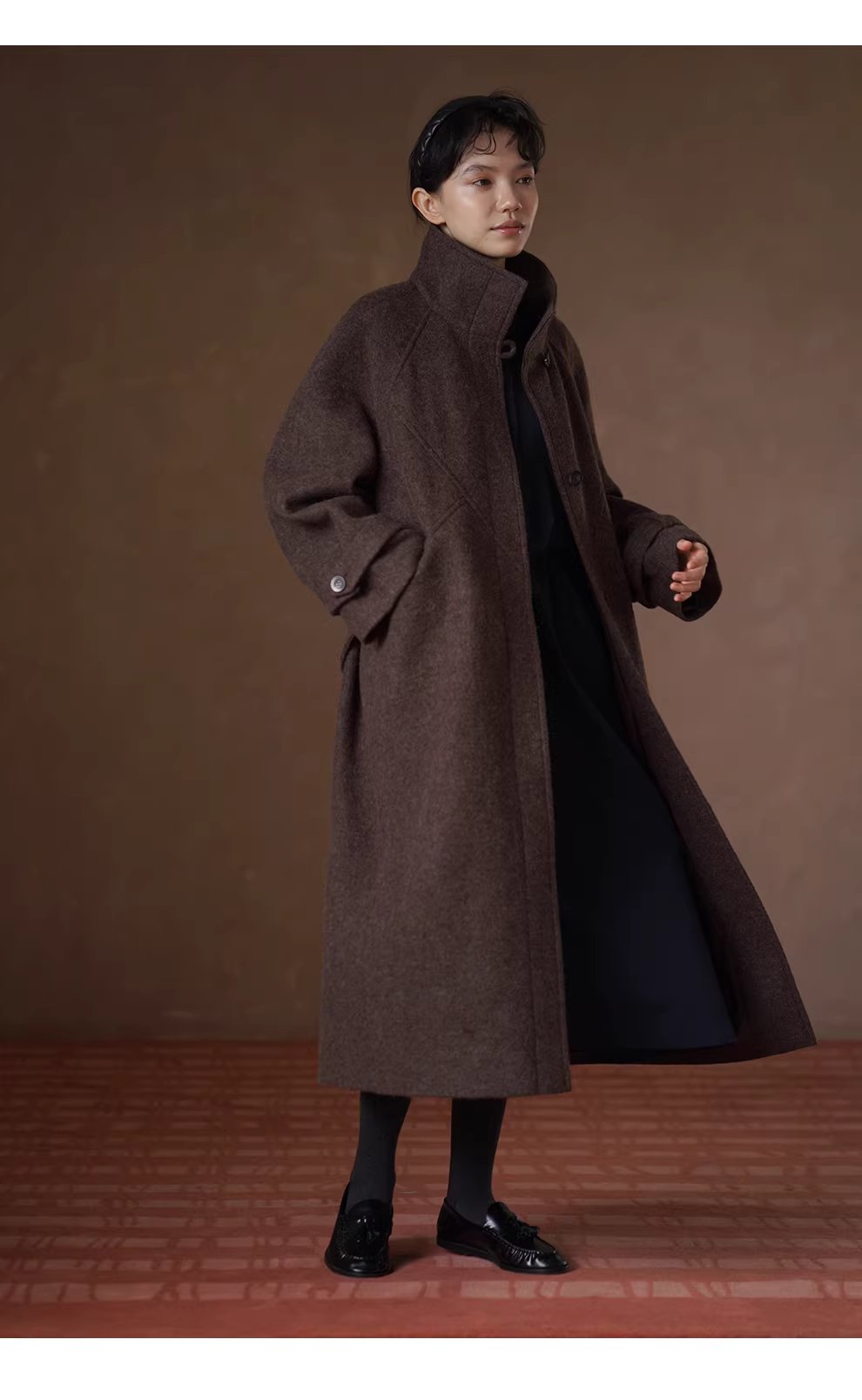 通勤氛圍垂順不易皺立領半開襟設計寬鬆直筒長洋裝,通勤氛圍垂順不易皺立領半開襟設計寬鬆直筒長洋裝,HBEW7058,通勤氛圍垂順不易皺立領半開襟設計寬鬆直筒長洋裝,立領單扣,腰間綁帶