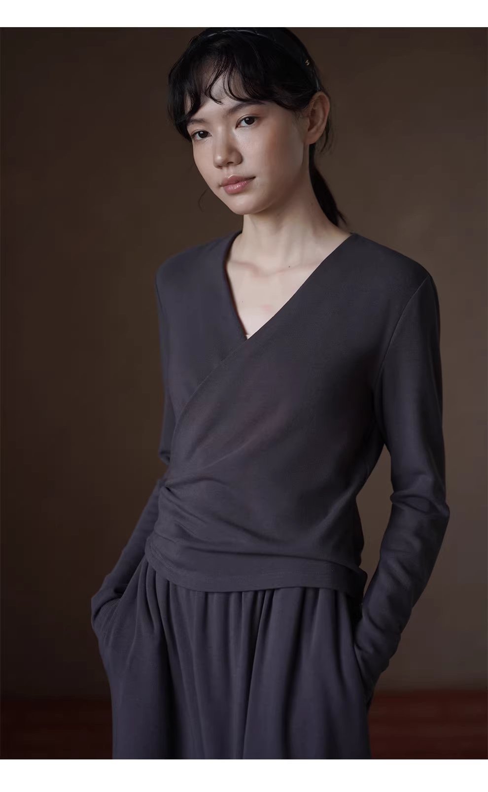 溫柔冬日套裝柔軟抓毛V領氣質合身收腰上衣鬆緊高腰半裙,溫柔冬日套裝柔軟抓毛V領氣質合身收腰上衣鬆緊高腰半裙,HBEW7060,溫柔冬日套裝柔軟抓毛V領氣質合身收腰上衣鬆緊高腰半裙,兩件式套裝,抓褶設計