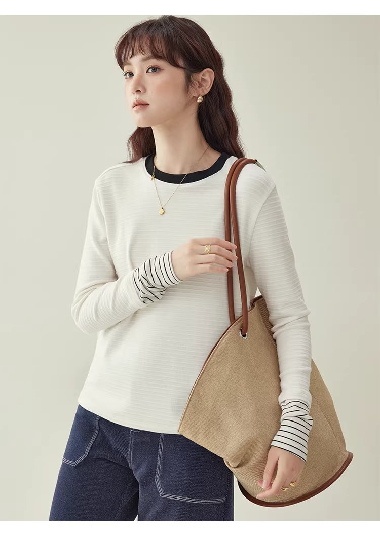 撞色拼接肌理長袖t卹女冬新款簡約圓領內搭上衣,撞色拼接肌理長袖t卹女冬新款簡約圓領內搭上衣,HBEW1160,撞色拼接肌理長袖t卹女冬新款簡約圓領內搭上衣,撞色領口,舒適面料