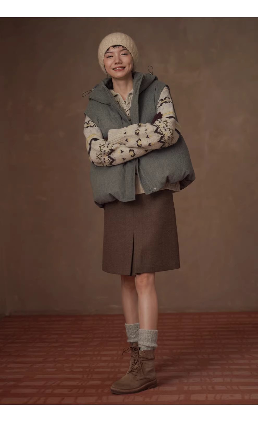 簡約常青馬甲柔軟仿毛呢質感連帽寬鬆棉服疊穿休閒外套,簡約常青馬甲柔軟仿毛呢質感連帽寬鬆棉服疊穿休閒外套,HBEW5121,簡約常青馬甲柔軟仿毛呢質感連帽寬鬆棉服疊穿休閒外套,連帽背心,保暖舒適