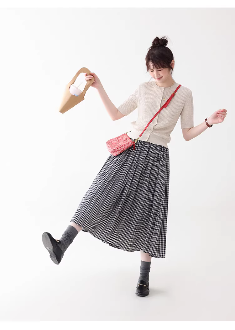 韓系純色扭花單排扣針織開襟衫女夏季新款溫柔短袖上衣,韓系純色扭花單排扣針織開襟衫女夏季新款溫柔短袖上衣,HBFS1085,韓系純色扭花單排扣針織開襟衫女夏季新款溫柔短袖上衣,圓領排扣,天絲亞麻