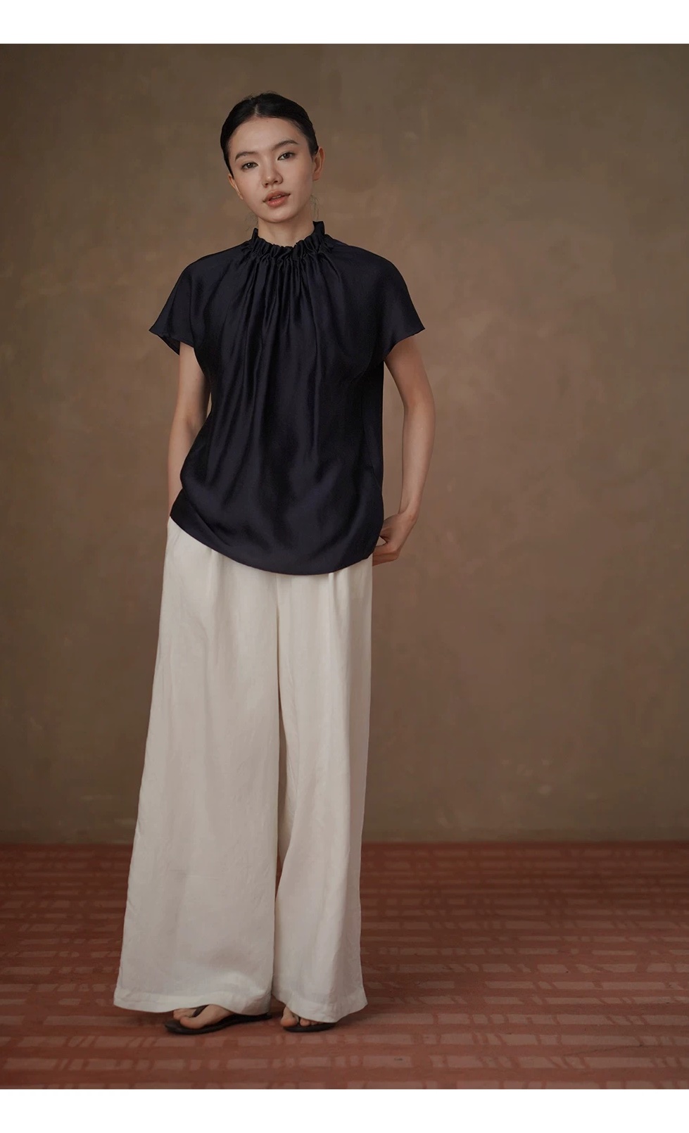 品質光澤緞感垂墜順滑捏褶花邊立領通勤顯瘦蝙蝠袖襯衫,品質光澤緞感垂墜順滑捏褶花邊立領通勤顯瘦蝙蝠袖襯衫,HBFS1102,品質光澤緞感垂墜順滑捏褶花邊立領通勤顯瘦蝙蝠袖襯衫,質感面料,木耳立領