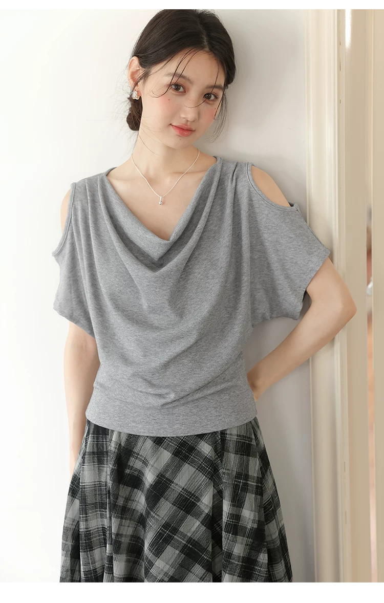 大尺碼氣質蕩領灰色短袖T恤女2026新款夏季蝙蝠衫女露肩上衣,大尺碼氣質蕩領灰色短袖T恤女2026新款夏季蝙蝠衫女露肩上衣,HBFS1297,大尺碼氣質蕩領灰色短袖T恤女2026新款夏季蝙蝠衫女露肩上衣,中大尺碼,蕩領設計
