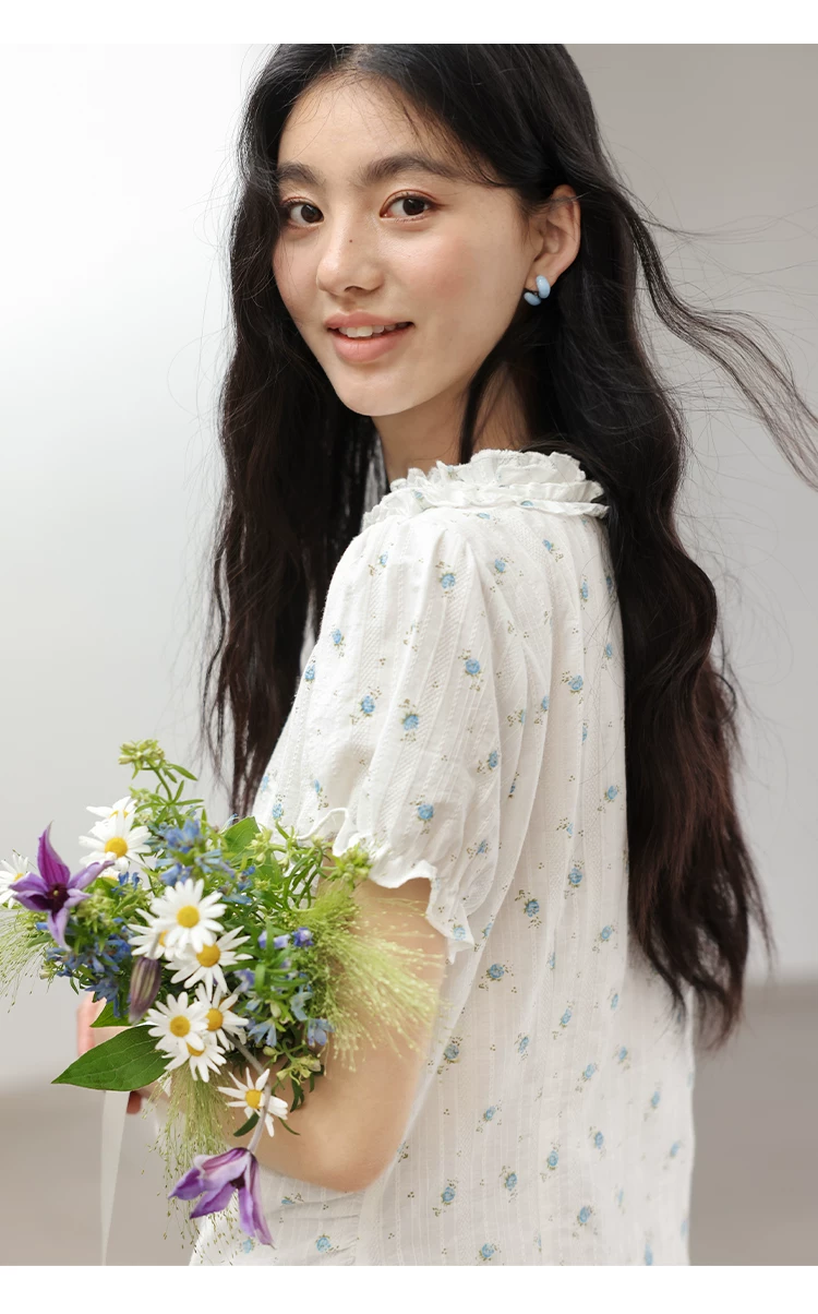 大尺碼法式短袖白襯衫女木耳邊V領上衣女2026夏季碎花襯衣,大尺碼法式短袖白襯衫女木耳邊V領上衣女2026夏季碎花襯衣,HBFS1320,大尺碼法式短袖白襯衫女木耳邊V領上衣女2026夏季碎花襯衣,中大尺碼,荷葉邊領