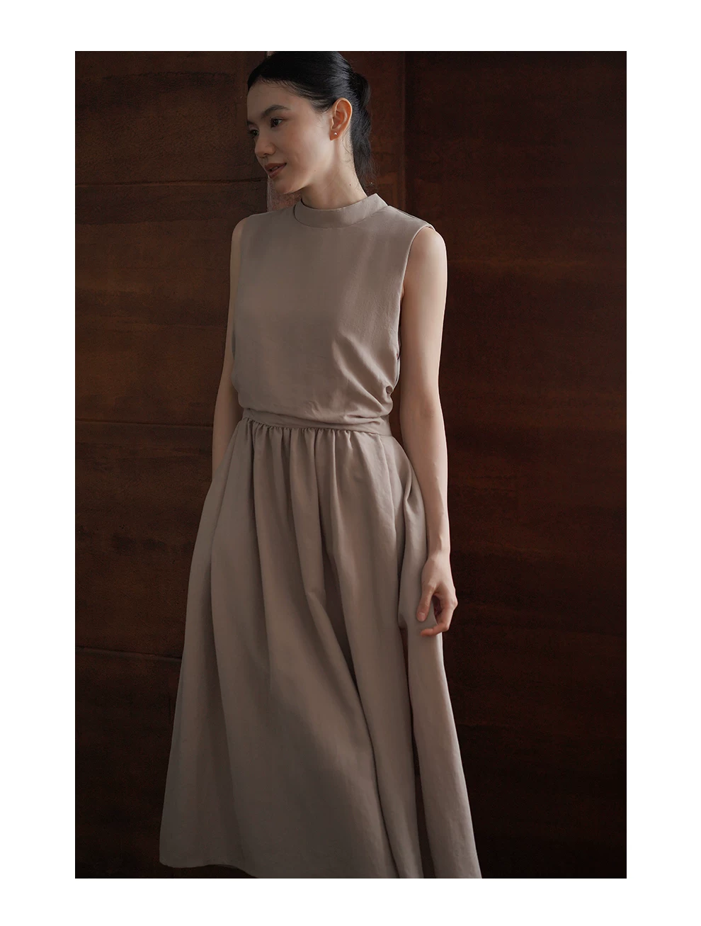 雨露清風透氣棉麻混紡立領無袖收腰顯瘦通勤長連身裙,雨露清風透氣棉麻混紡立領無袖收腰顯瘦通勤長連身裙,HBFS7206,雨露清風透氣棉麻混紡立領無袖收腰顯瘦通勤長連身裙,立領收腰,後綁蝴蝶結