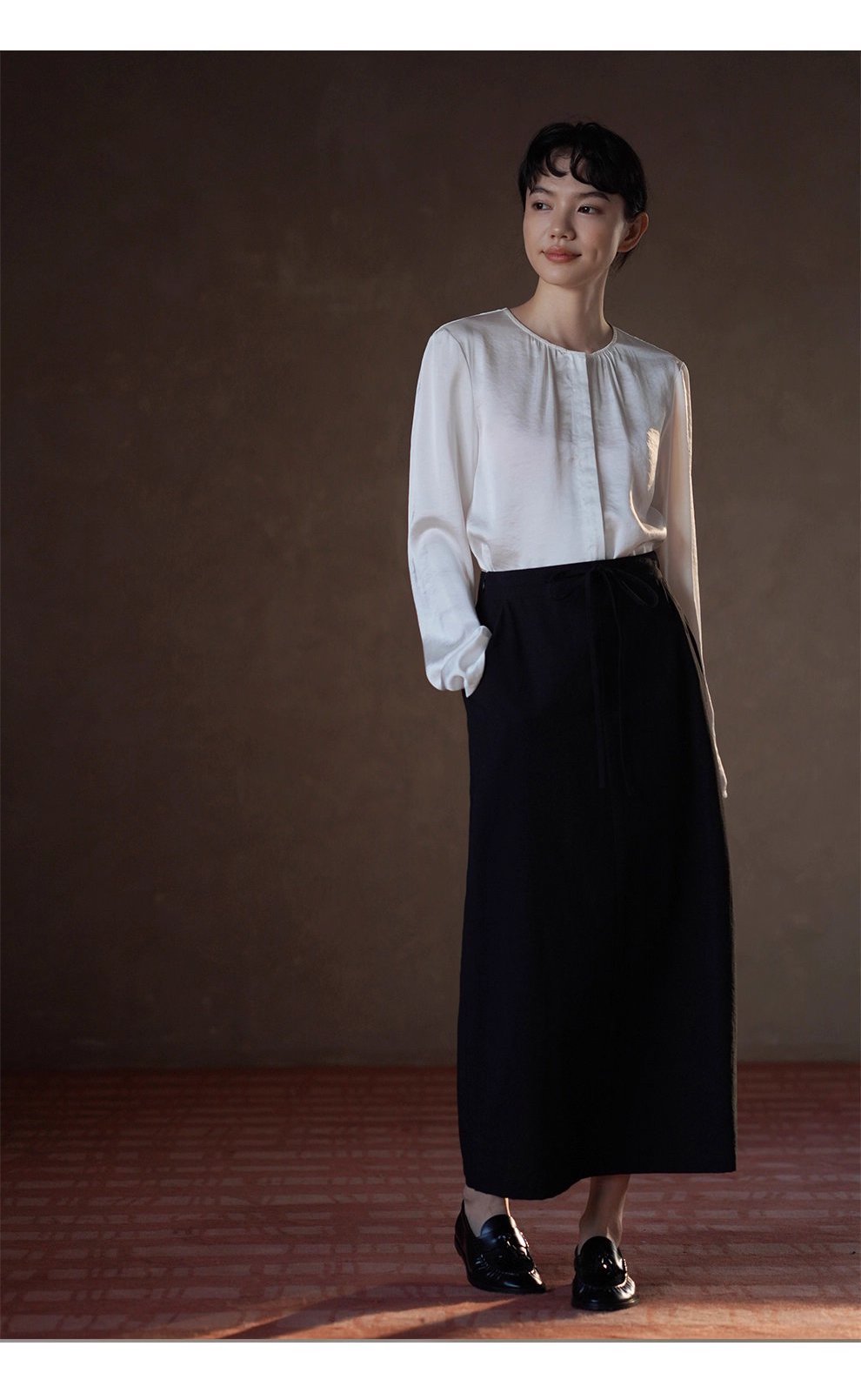 貴氣緞面質感光澤圓領褶皺寬鬆顯瘦通勤襯衫長袖上衣女