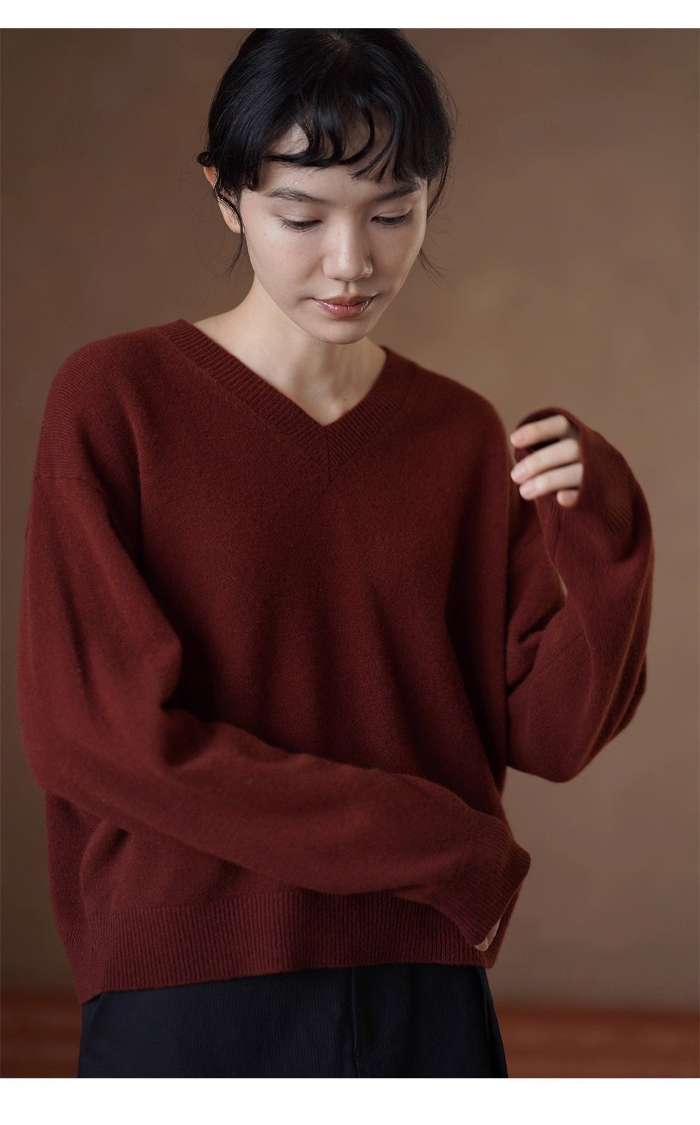 復古勃更第紅顯白柔軟山羊絨羊毛混紡顯瘦V領寬鬆毛衣女