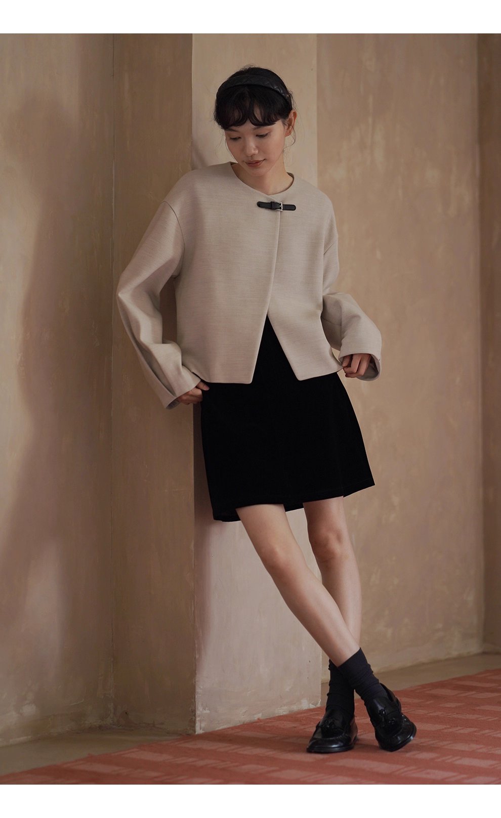 精巧皮袢系列羊毛精紡橫紋肌理感寬鬆圓領通勤西裝外套