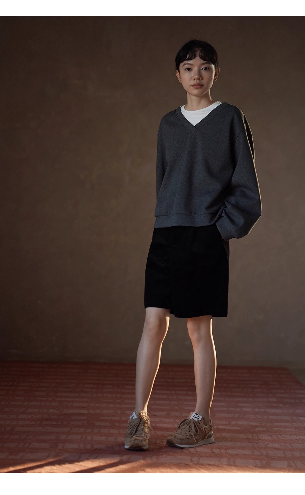 太空旅行衛衣V領寬鬆顯瘦休閒挺括H版落肩百搭短上衣女