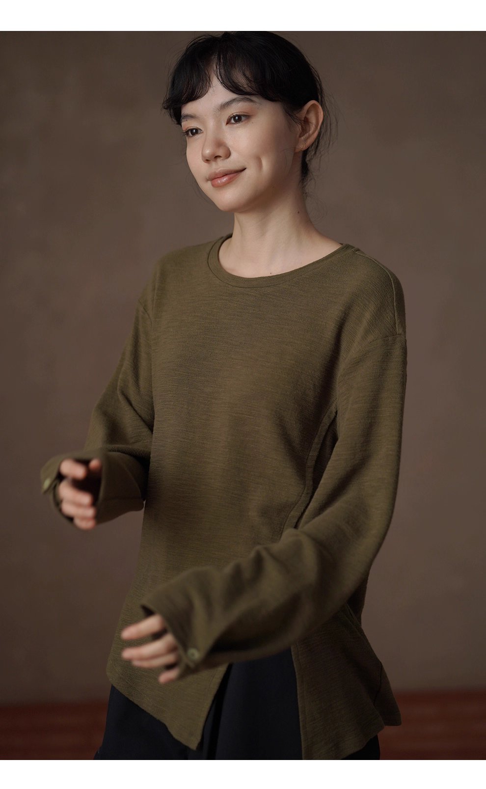 飄蕩蘆葦寬鬆上衣落肩顯瘦肌理圓領下擺開叉長袖內搭T恤