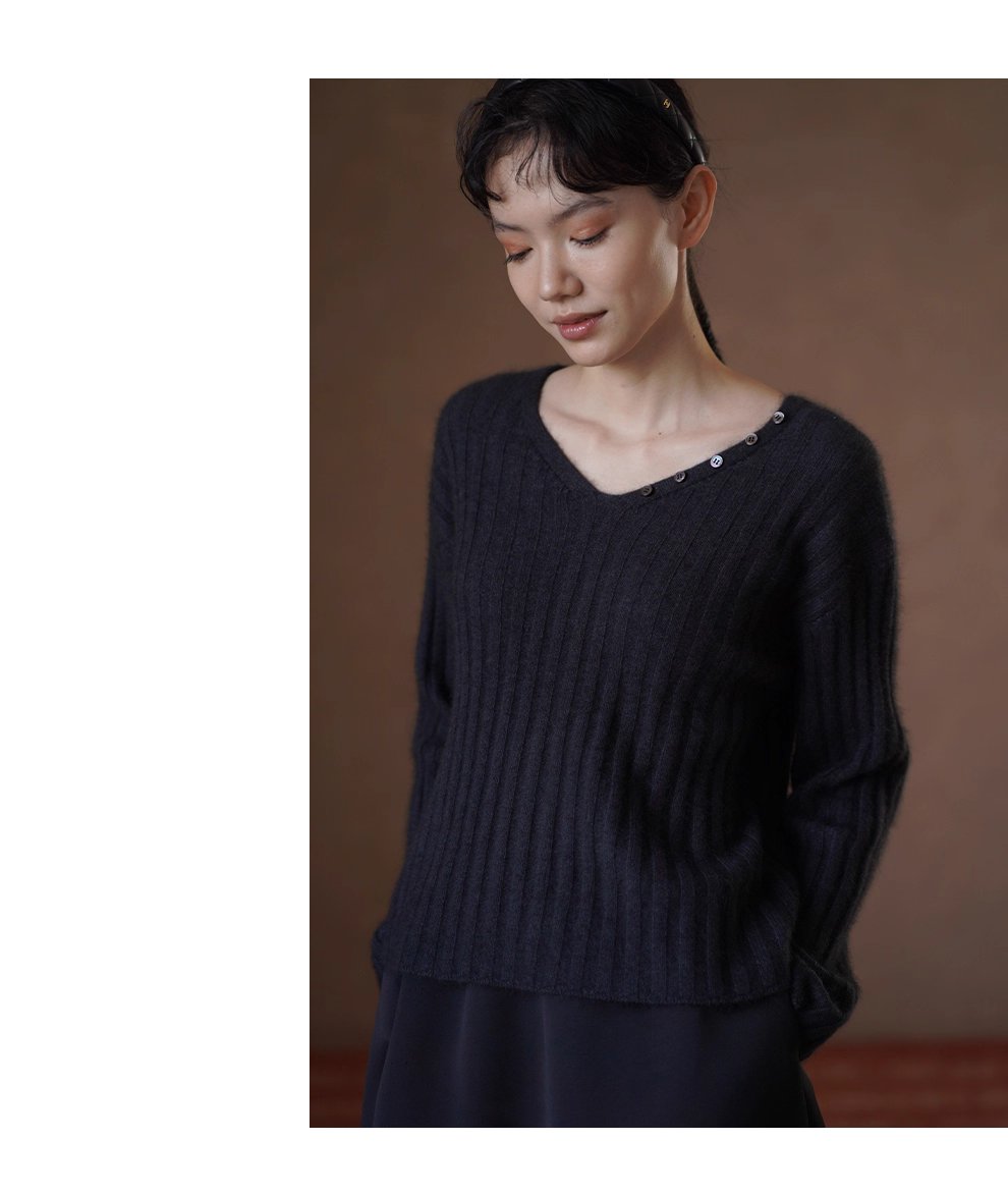 慵懶濾鏡兔毛羊毛混紡粗坑條可拆卸圍巾V領紐扣針織上衣