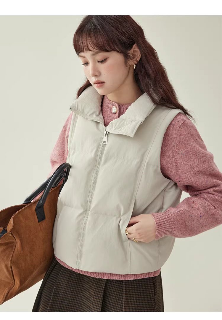 韓系純色無袖拉鍊棉服女冬新款立領馬甲疊穿外套,韓系純色無袖拉鍊棉服女冬新款立領馬甲疊穿外套,HBEW5105,韓系純色無袖拉鍊棉服女冬新款立領馬甲疊穿外套,疊搭造型,保暖舒適