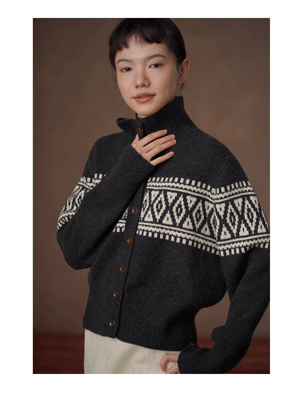 冬日經典撞色費爾島蓬鬆拉毛100羊毛立領寬鬆毛衣開襟衫女,冬日經典撞色費爾島蓬鬆拉毛100羊毛立領寬鬆毛衣開襟衫女,HBEW1161,冬日經典撞色費爾島蓬鬆拉毛100羊毛立領寬鬆毛衣開襟衫女,立領排扣,羊毛100%