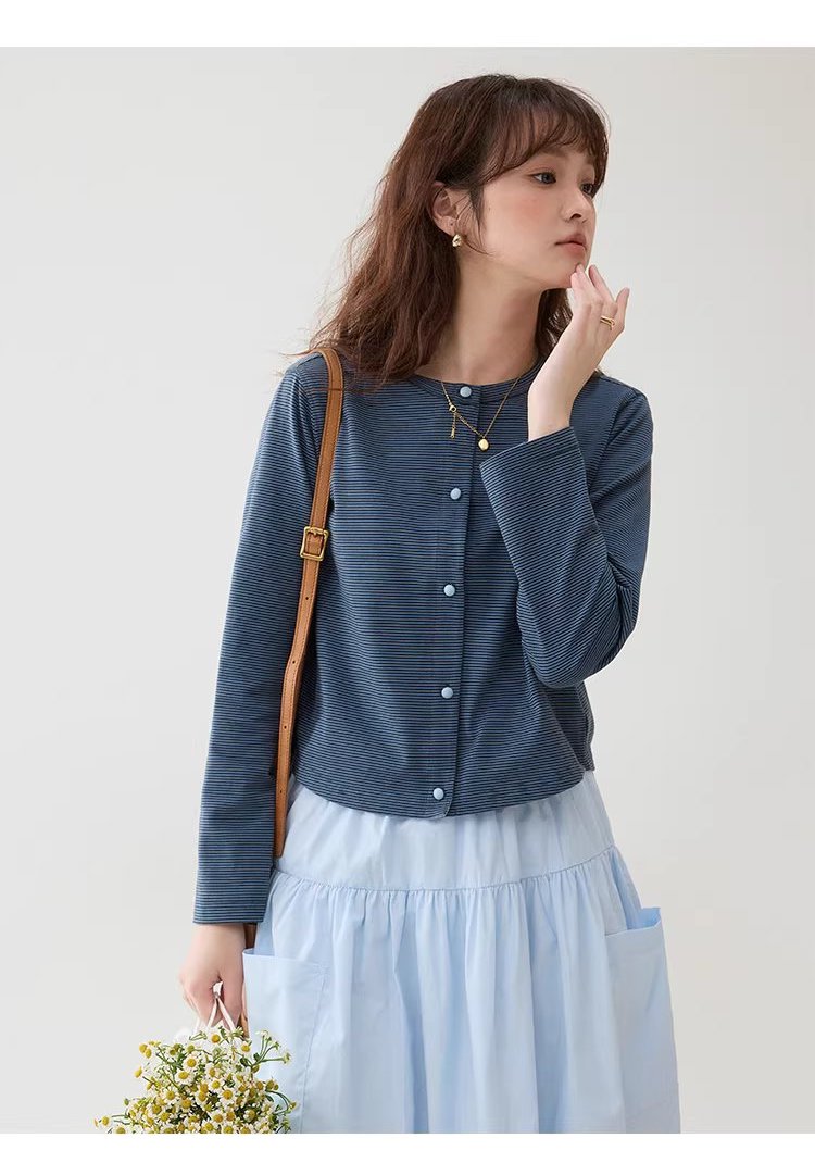 藏青條紋單排扣短款T恤女春季新款韓系長袖上衣,藏青條紋單排扣短款T恤女春季新款韓系長袖上衣,HBFS1029,藏青條紋單排扣短款T恤女春季新款韓系長袖上衣,圓領排扣,撞色橫紋