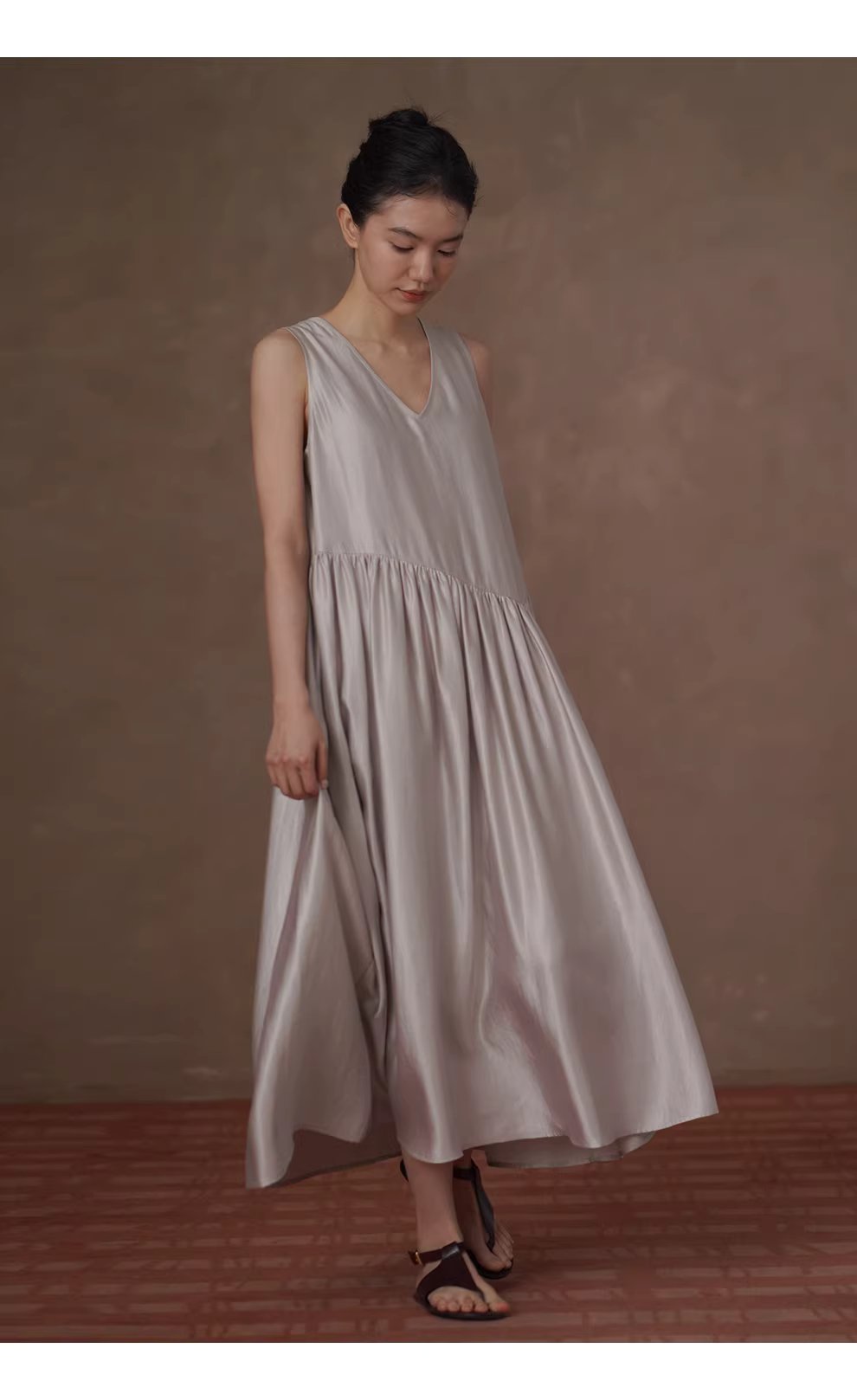 柔美少女粉紅月光垂軟顯瘦V領寬鬆無袖長A字背心洋裝,柔美少女粉紅月光垂軟顯瘦V領寬鬆無袖長A字背心洋裝,HBFS7015,柔美少女粉紅月光垂軟顯瘦V領寬鬆無袖長A字背心洋裝,細膩珠光,內搭疊穿