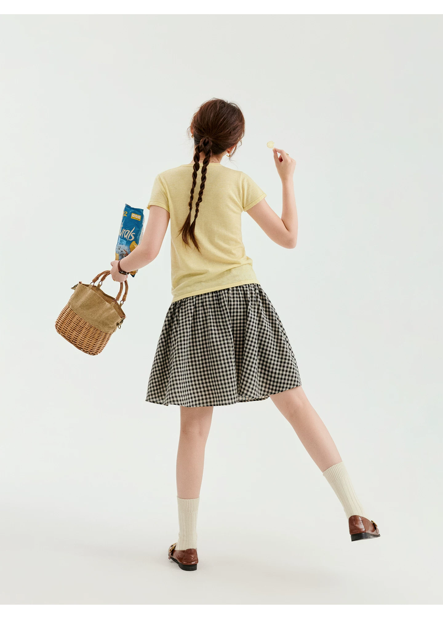 減齡黃色字母繩繡圓領針織衫女夏季新款百搭短袖上衣,減齡黃色字母繩繡圓領針織衫女夏季新款百搭短袖上衣,HBFS1335,減齡黃色字母繩繡圓領針織衫女夏季新款百搭短袖上衣,字母刺繡,薄款針織