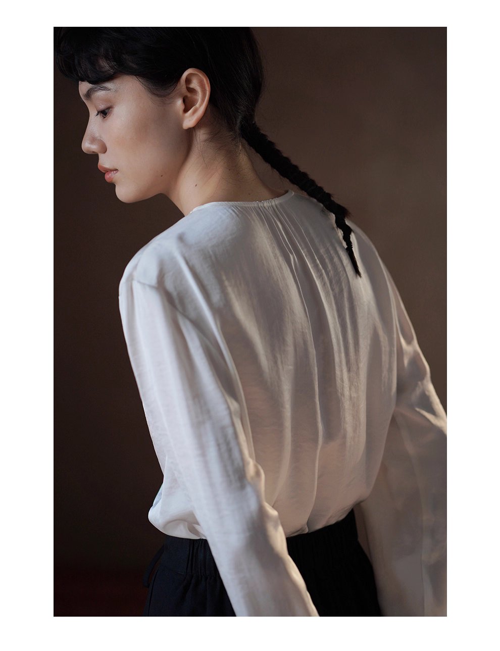 貴氣緞面質感光澤圓領褶皺寬鬆顯瘦通勤襯衫長袖上衣女