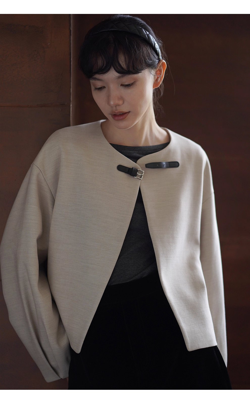 精巧皮袢系列羊毛精紡橫紋肌理感寬鬆圓領通勤西裝外套