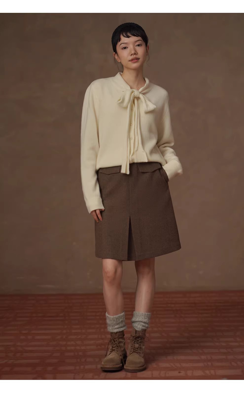 復古少女感綿羊毛混紡挺括呢料靈動褶襉高腰顯瘦半身裙,復古少女感綿羊毛混紡挺括呢料靈動褶襉高腰顯瘦半身裙,HBEW2042,復古少女感綿羊毛混紡挺括呢料靈動褶襉高腰顯瘦半身裙,口袋造型,羊毛混紡