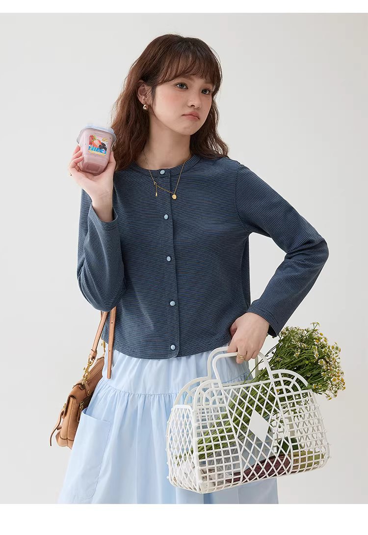 藏青條紋單排扣短款T恤女春季新款韓系長袖上衣,藏青條紋單排扣短款T恤女春季新款韓系長袖上衣,HBFS1029,藏青條紋單排扣短款T恤女春季新款韓系長袖上衣,圓領排扣,撞色橫紋