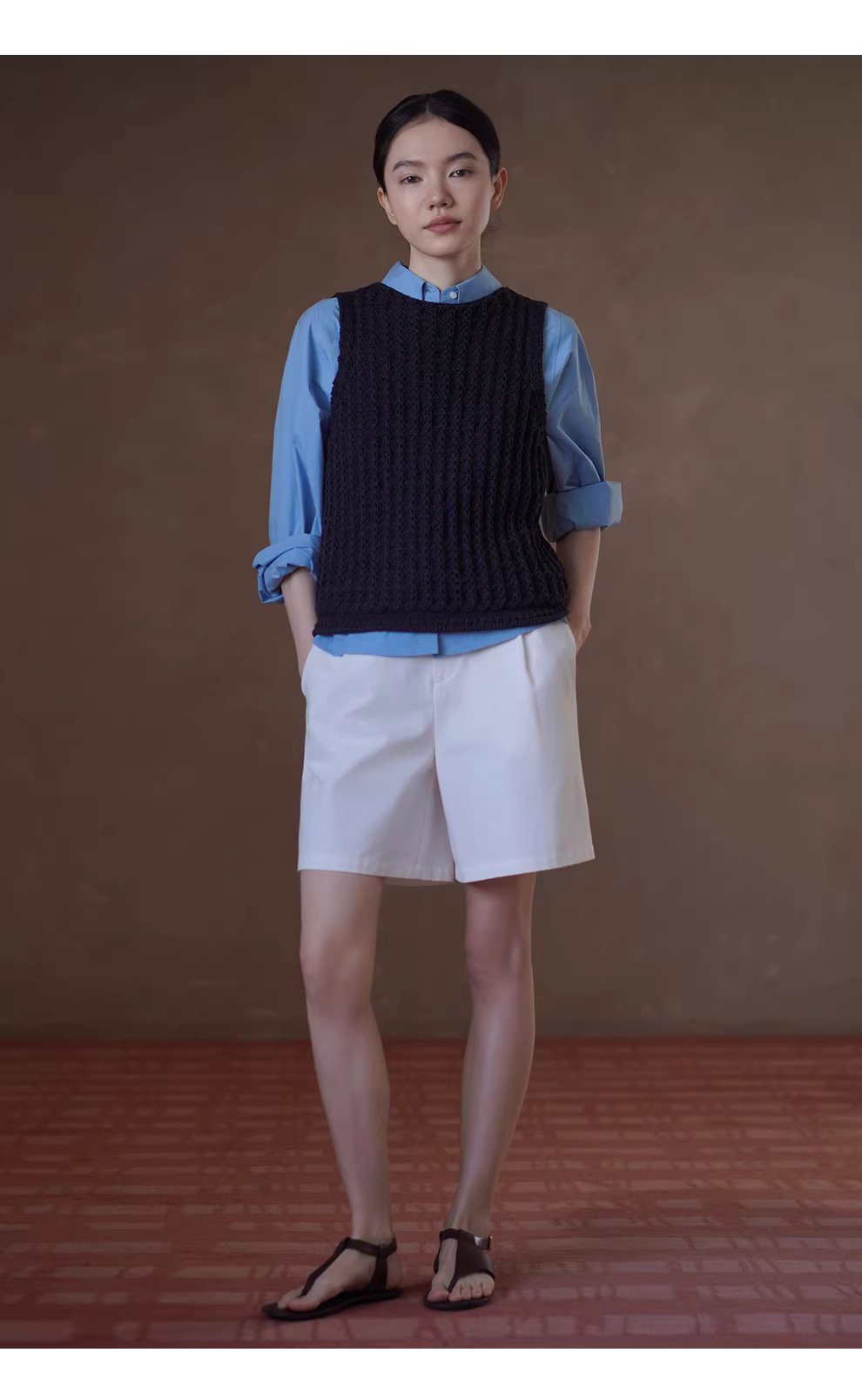 哥德肌理重工垂直絞花針織工藝半高領顯瘦無袖針織背心,哥德肌理重工垂直絞花針織工藝半高領顯瘦無袖針織背心,HBFS1045,哥德肌理重工垂直絞花針織工藝半高領顯瘦無袖針織背心,版型舒適,立體紋理