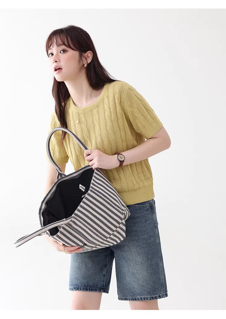 慵懶純色扭花短袖圓領針織衫女夏季新款簡約透氣上衣,慵懶純色扭花短袖圓領針織衫女夏季新款簡約透氣上衣,HBFS1056,慵懶純色扭花短袖圓領針織衫女夏季新款簡約透氣上衣,簡約質感,麻花針織