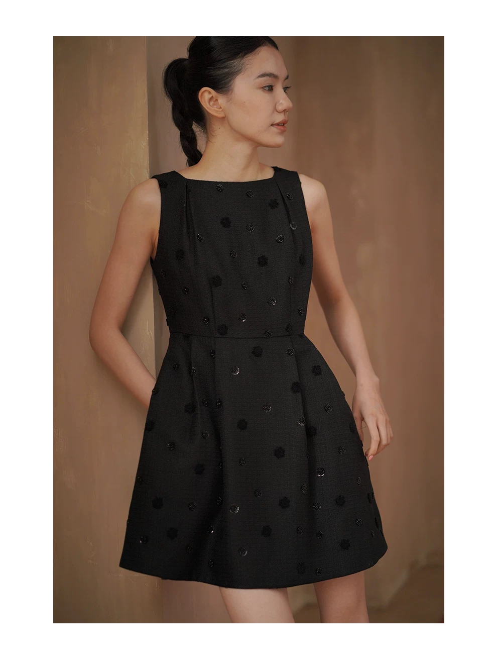 超重工立體繡花手工釘珠收腰一字領顯瘦短款無袖洋裝,超重工立體繡花手工釘珠收腰一字領顯瘦短款無袖洋裝,HBFS7049,超重工立體繡花手工釘珠收腰一字領顯瘦短款無袖洋裝,小香氣質,立體繡珠