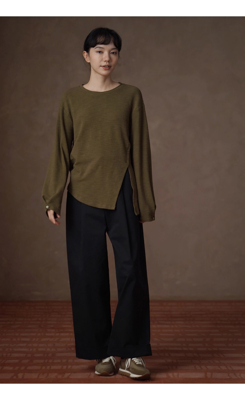飄蕩蘆葦寬鬆上衣落肩顯瘦肌理圓領下擺開叉長袖內搭T恤