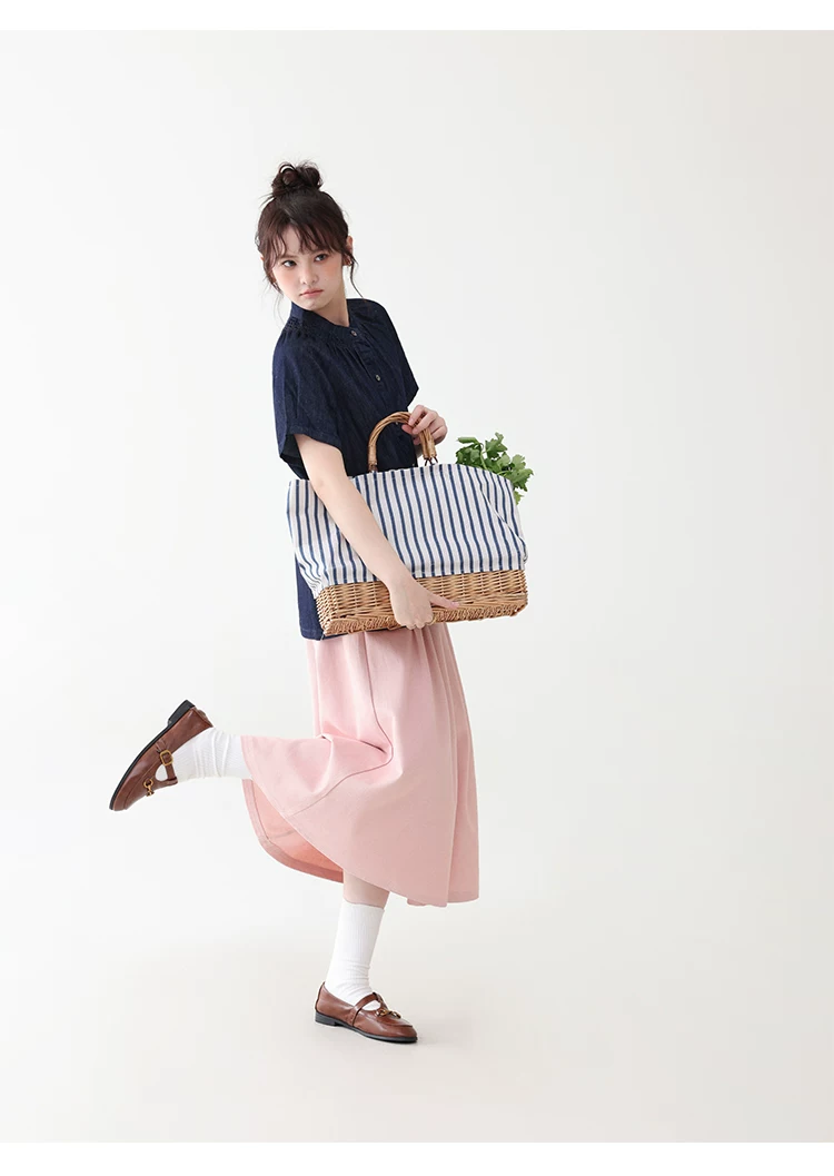 深藍色插肩袖單排扣牛仔襯衫女夏季新款寬鬆圓領上衣,深藍色插肩袖單排扣牛仔襯衫女夏季新款寬鬆圓領上衣,HBFS1104,深藍色插肩袖單排扣牛仔襯衫女夏季新款寬鬆圓領上衣,壓褶細節,俐落剪裁