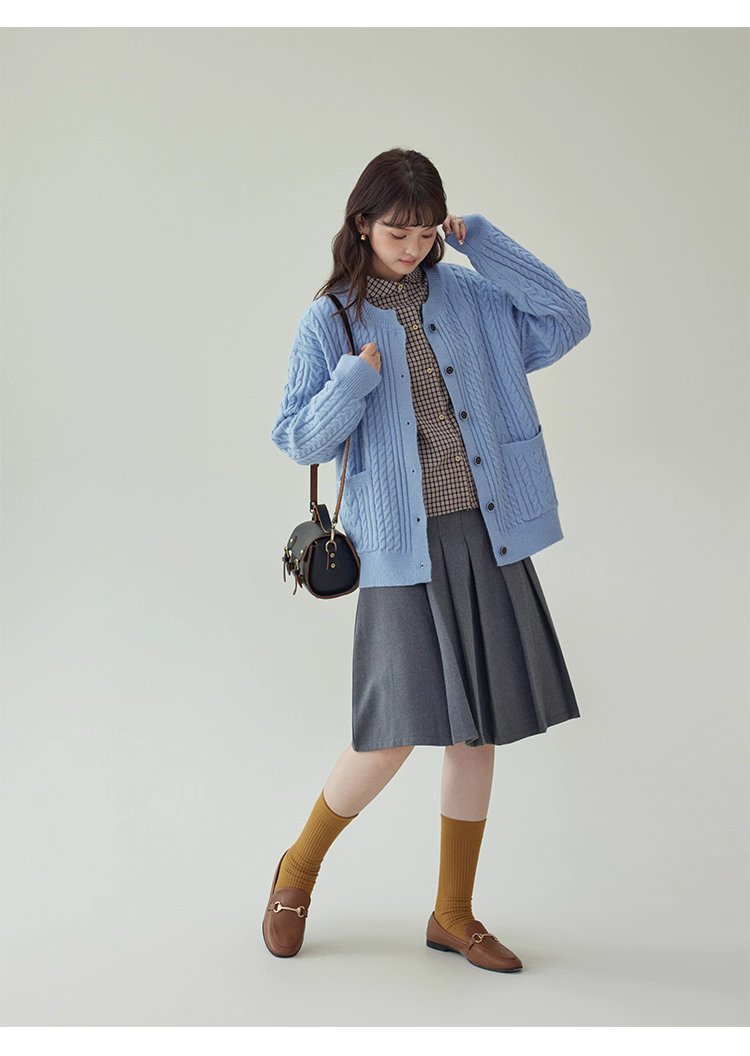 藍色麻花單排扣毛衣開襟衫女秋季新款慵懶長袖上衣,藍色麻花單排扣毛衣開襟衫女秋季新款慵懶長袖上衣,HBEW5068,藍色麻花單排扣毛衣開襟衫女秋季新款慵懶長袖上衣,圓領排扣,麻花針織