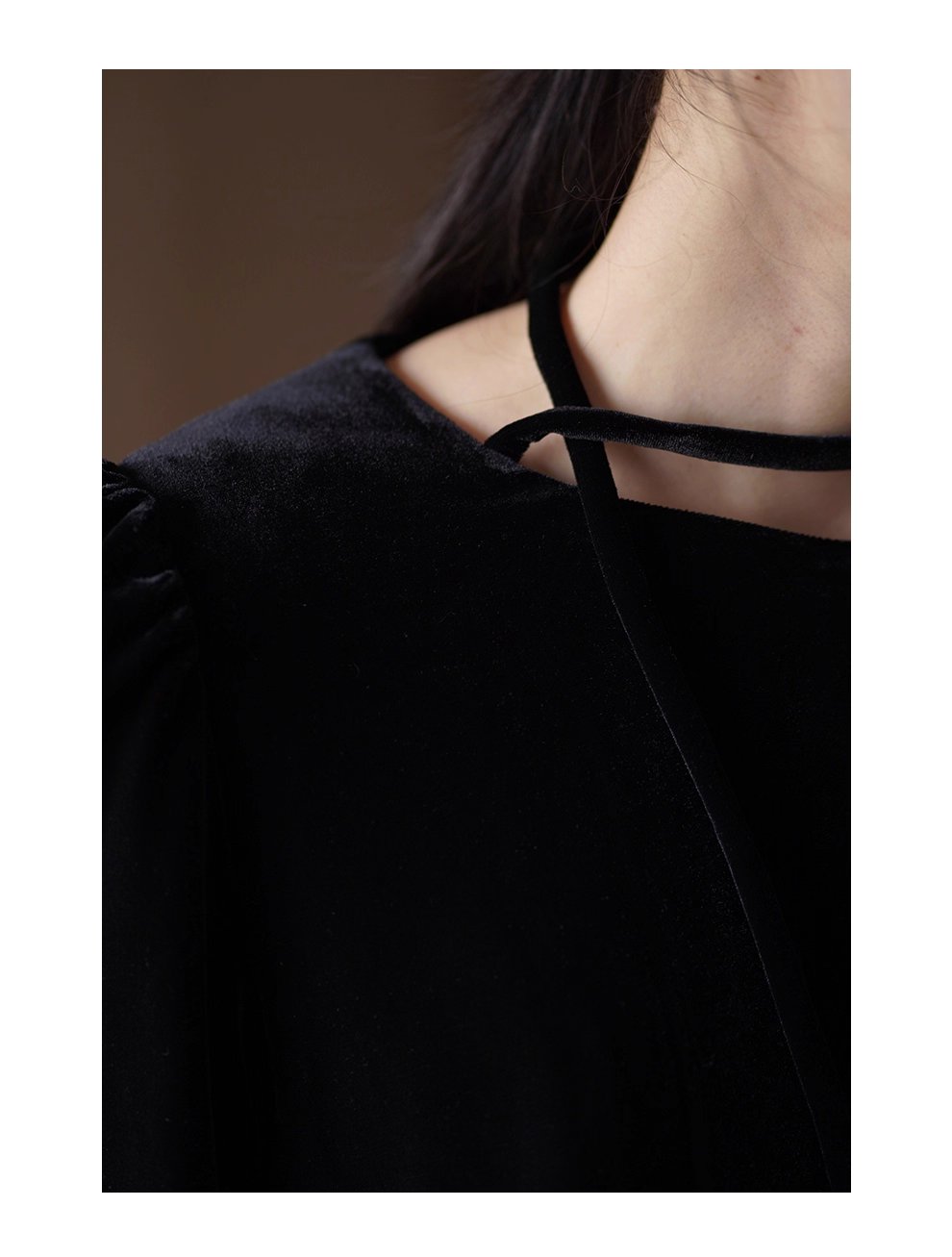 略施粉黛優雅宴會高克重品質絲絨繫帶不對稱領洋裝女