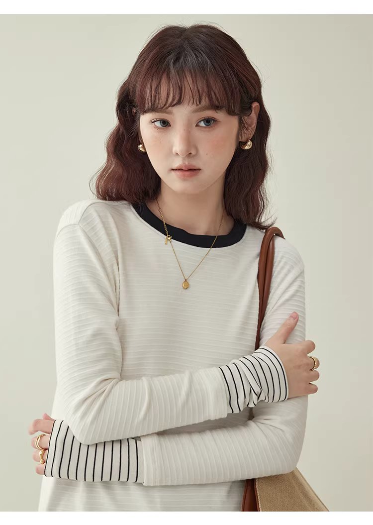 撞色拼接肌理長袖t卹女冬新款簡約圓領內搭上衣,撞色拼接肌理長袖t卹女冬新款簡約圓領內搭上衣,HBEW1160,撞色拼接肌理長袖t卹女冬新款簡約圓領內搭上衣,撞色領口,舒適面料