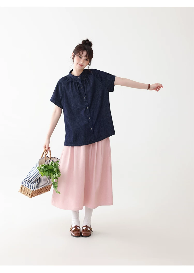 深藍色插肩袖單排扣牛仔襯衫女夏季新款寬鬆圓領上衣,深藍色插肩袖單排扣牛仔襯衫女夏季新款寬鬆圓領上衣,HBFS1104,深藍色插肩袖單排扣牛仔襯衫女夏季新款寬鬆圓領上衣,壓褶細節,俐落剪裁