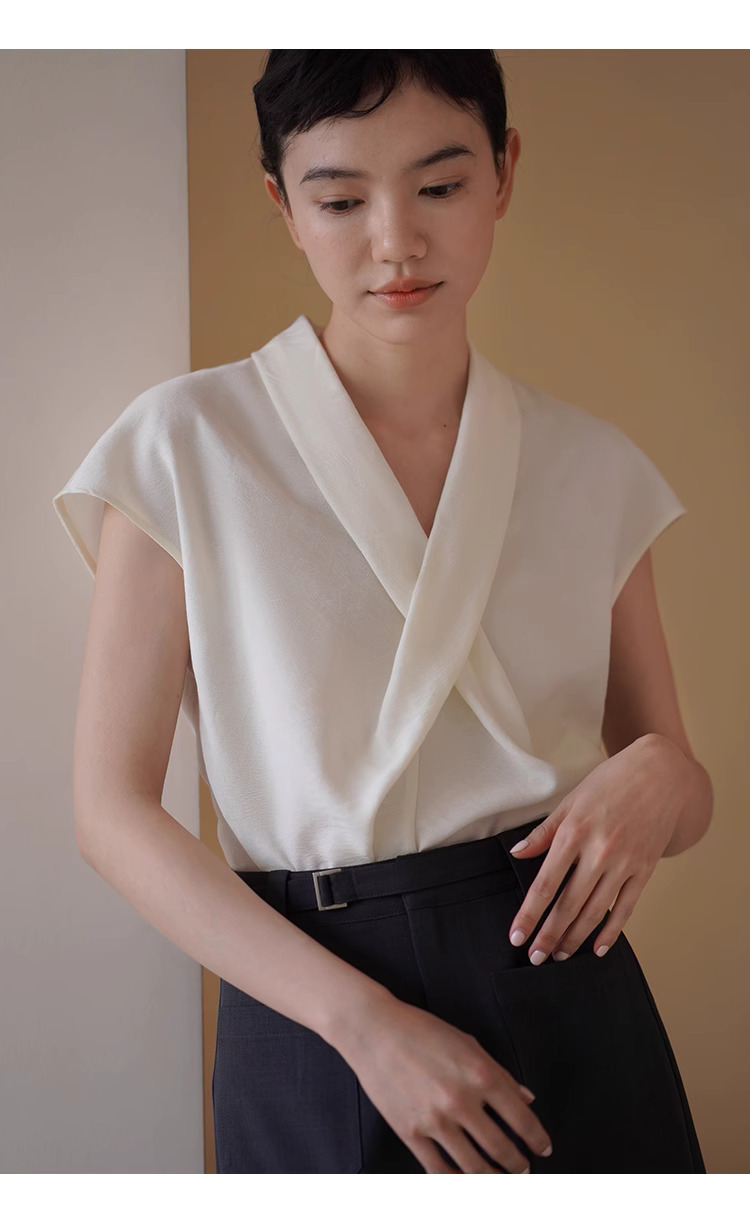 精緻姊姊交叉V領設計感優雅扭結收腰氣質垂順顯瘦上衣女