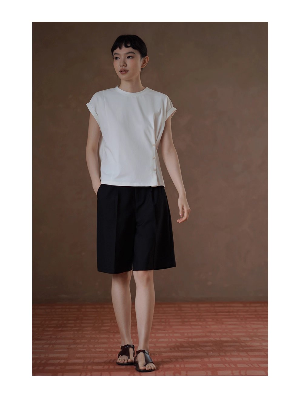 建構感白T恤側邊收腰羈扣設計修身圓領折邊短袖通勤上衣