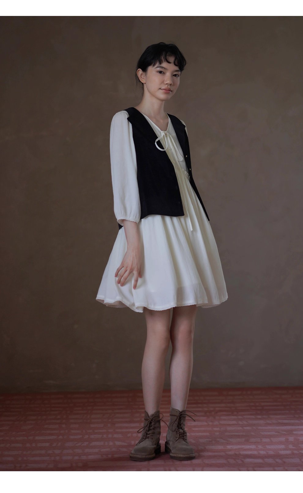 秋來雲雀飄逸洋裝顯瘦V領帶高腰拼接法式浪漫裙女