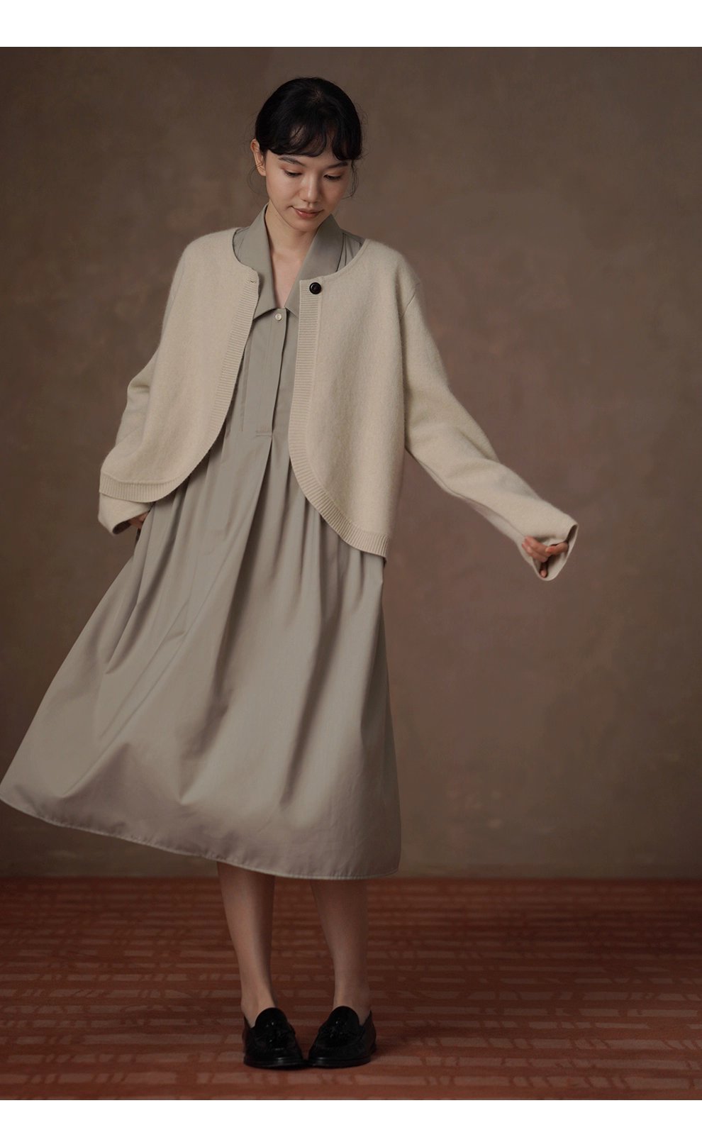 精準定壓塔克線門襟長翻領寬鬆H型顯瘦搭通勤襯衫洋裝