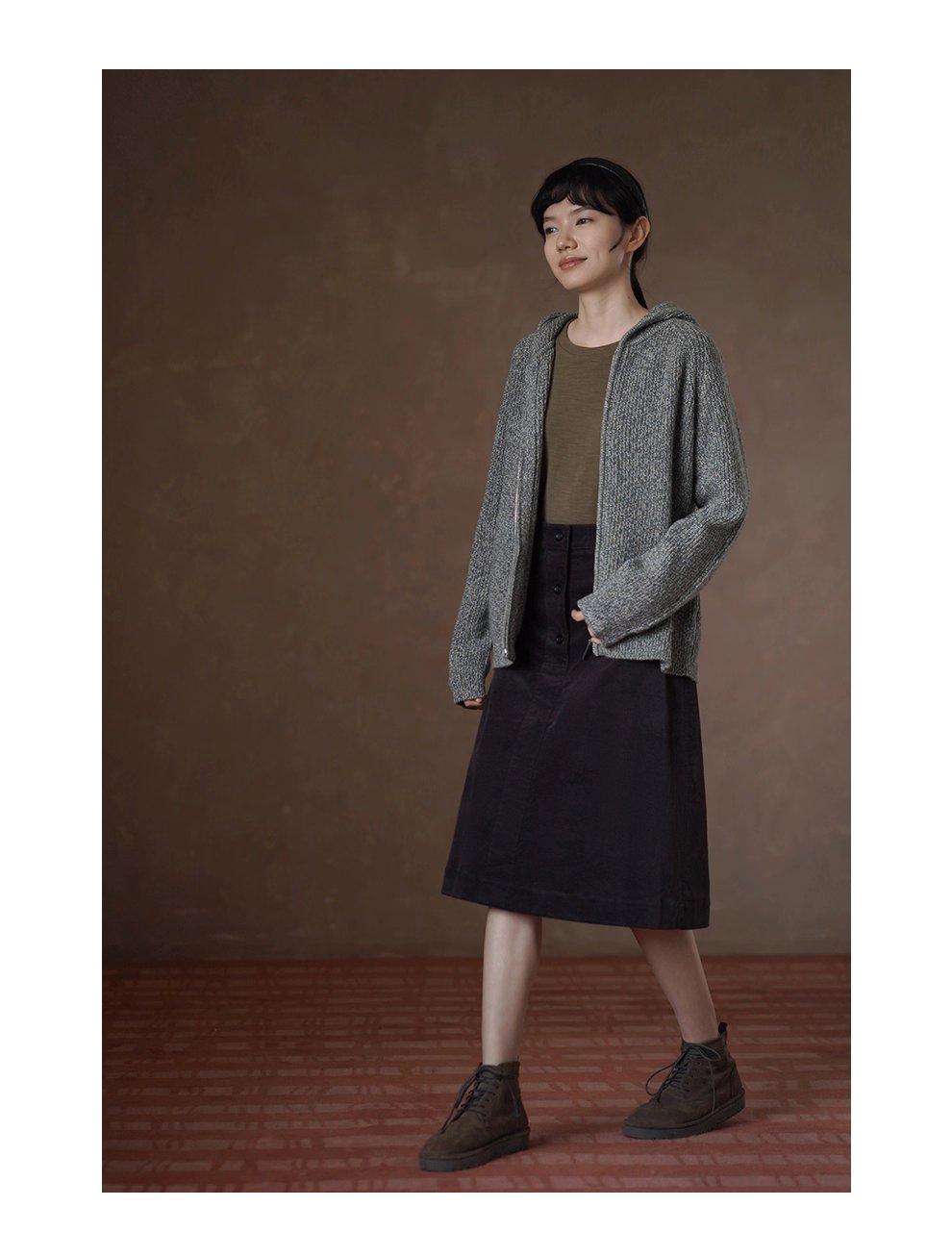 飄蕩蘆葦寬鬆上衣落肩顯瘦肌理圓領下擺開叉長袖內搭T恤