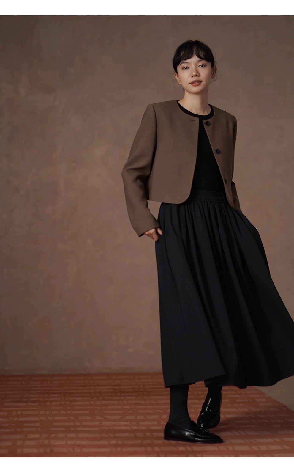 俐落入秋含羊毛西裝圓領短版小個子通勤顯瘦正肩外套