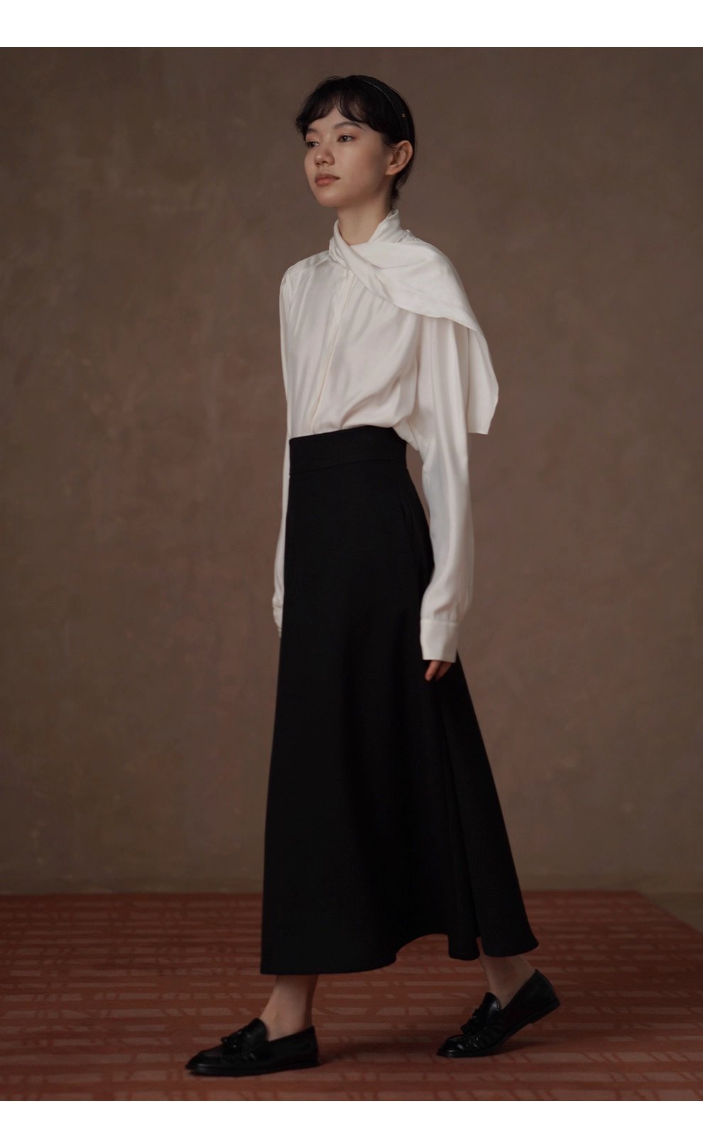 柔光緞面氣質絲滑垂軟襯衫溫柔飄帶設計寬鬆通勤上衣女